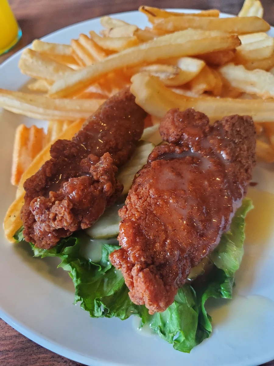 Chicken Burger, Denny's Restaurant Okotoks