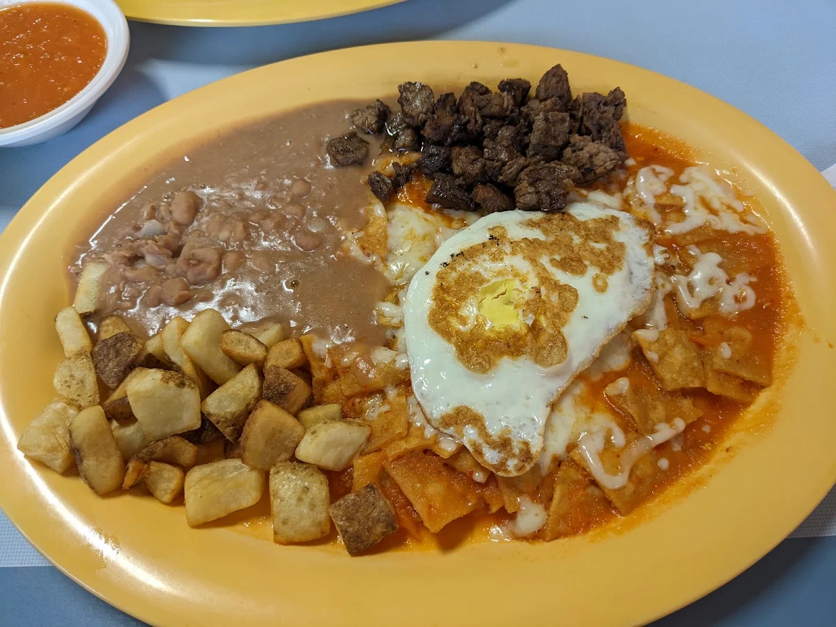 Chilaquiles Rojos Compuestos