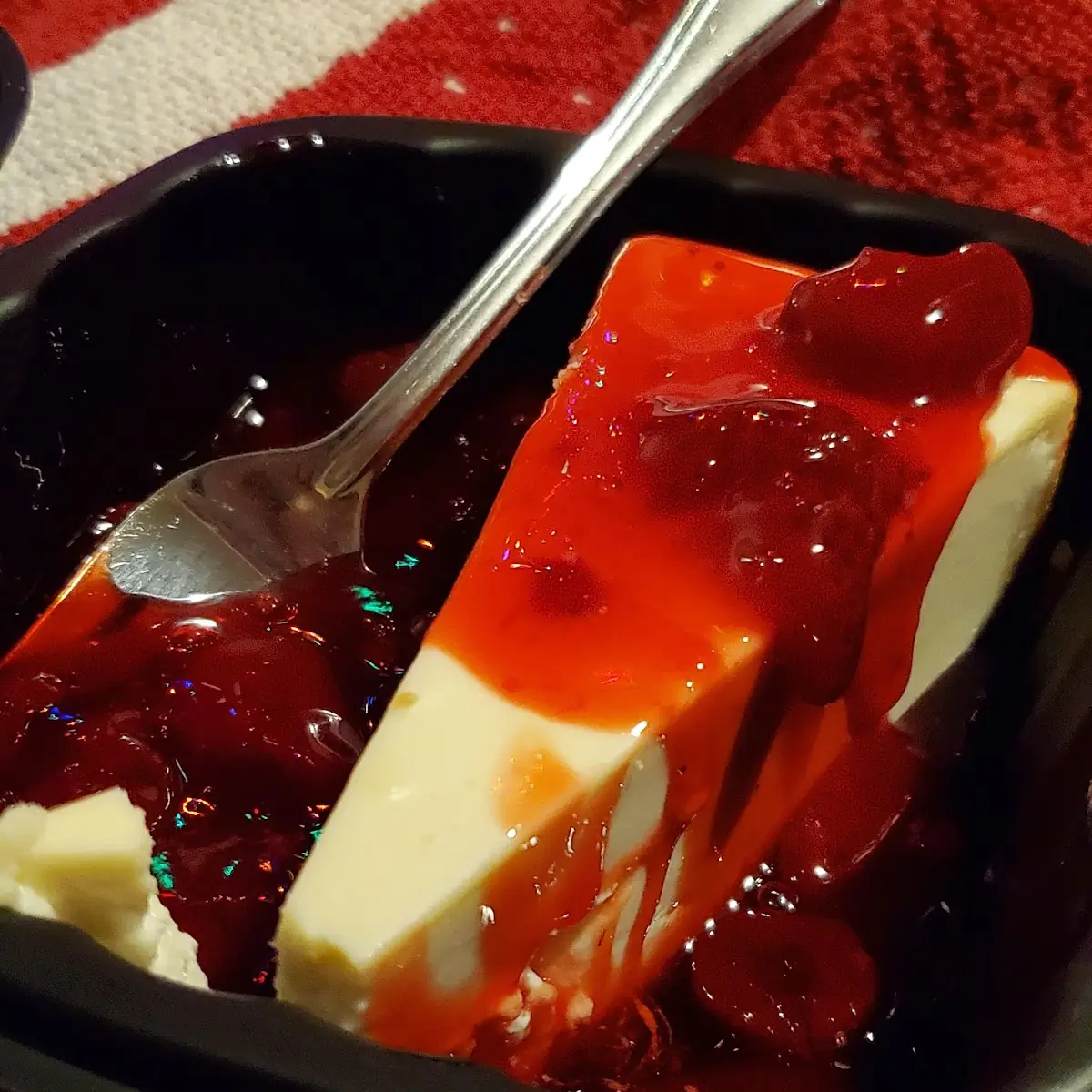Cheesecake Slice w Strawberries