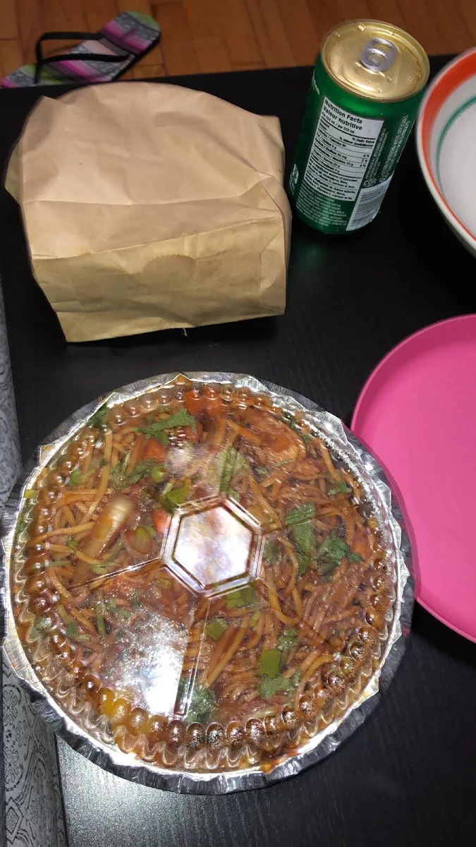 Shrimp Chow Mein, Salateen Restaurant