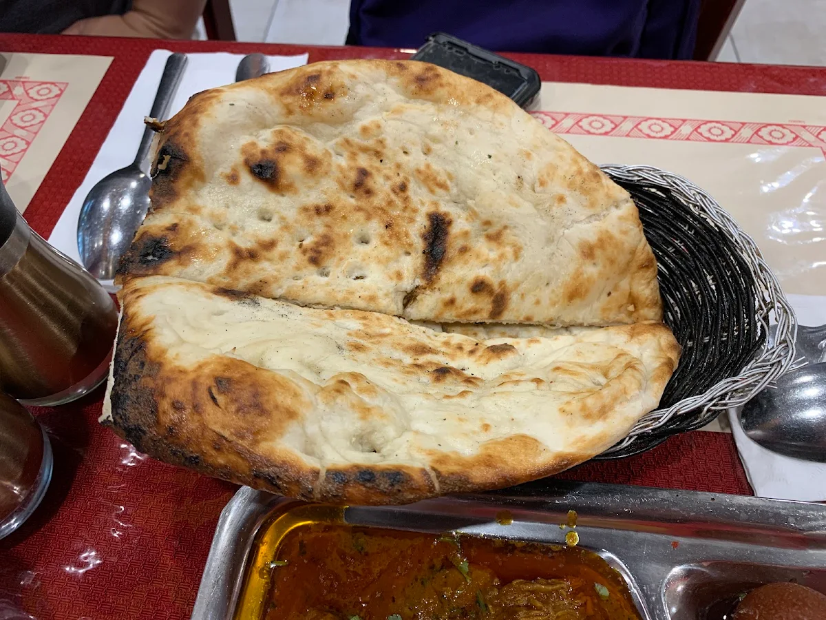 Thiapati, Salateen Restaurant