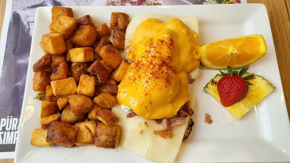 Chicago Eggs Benedict