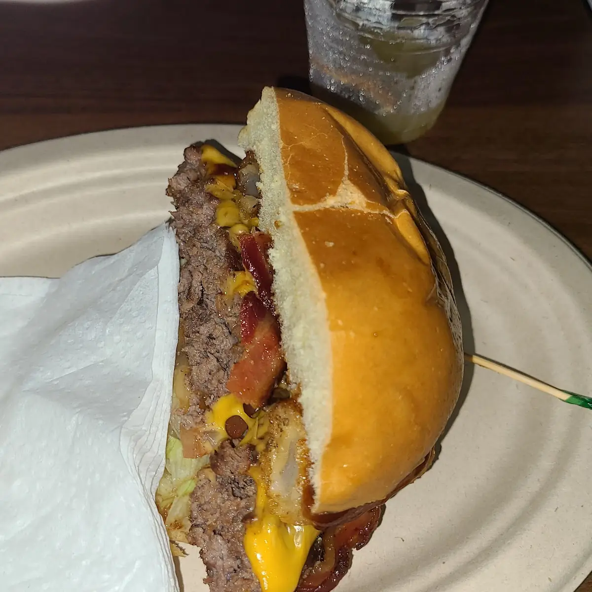 Burger with Beer BBQ Sauce Andbacon