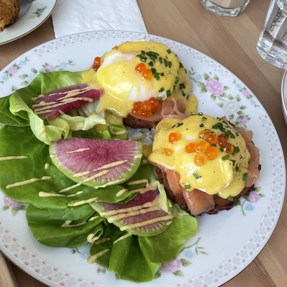 Smoked Salmon Bennie