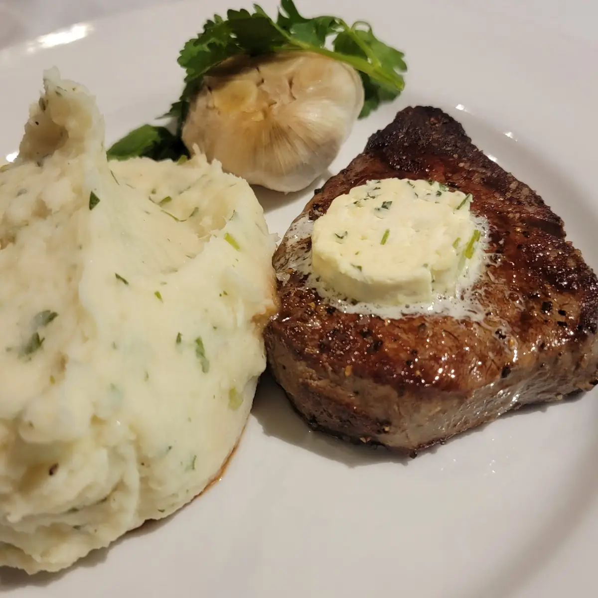 Filet Mignon with Garlic Mashed Potatoes