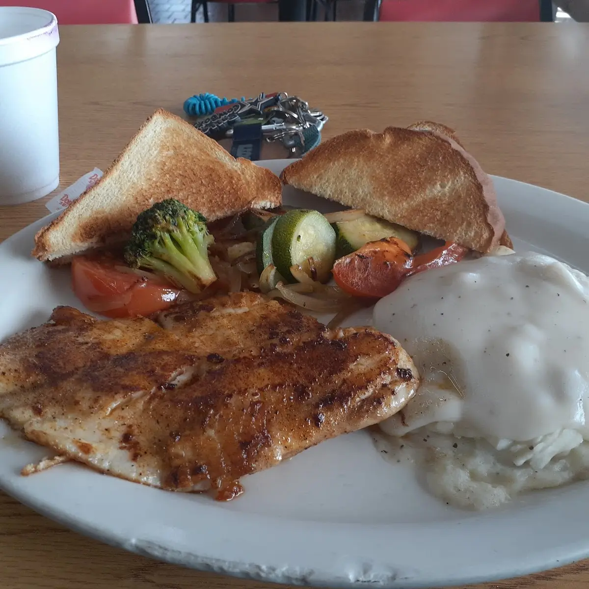 Tilapia Grilled Vegetables with White Gravy & Potatoes