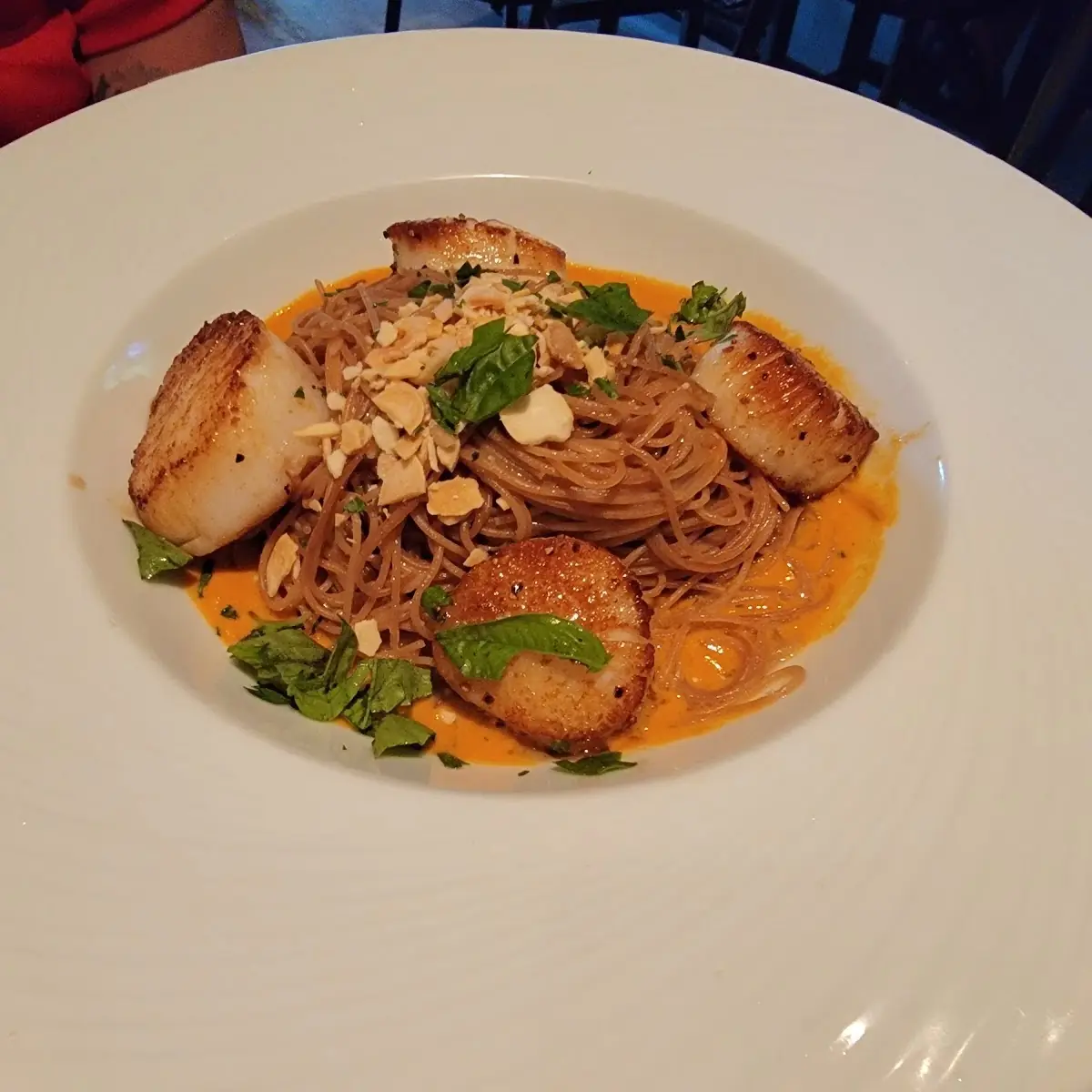 Pan Seared Scallops with Garlic Sauce