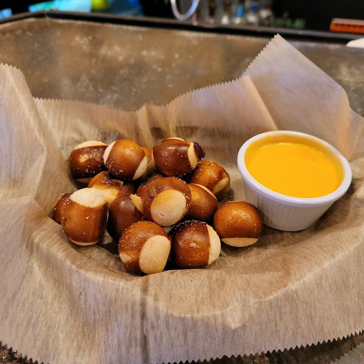 Pretzel Bites w Beer Cheese