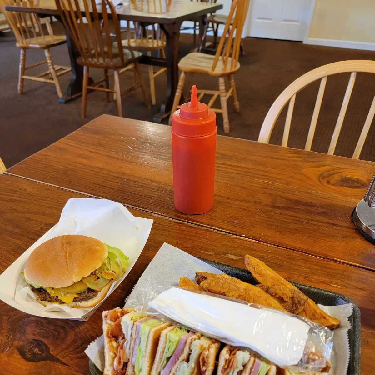 Cheeseburger & Club Sandwich