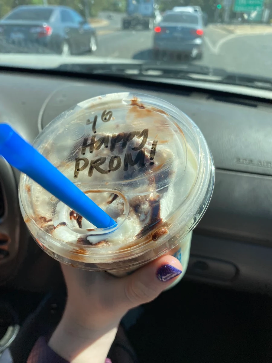 Dutch Canyon Frost with Chocolate Drizzle