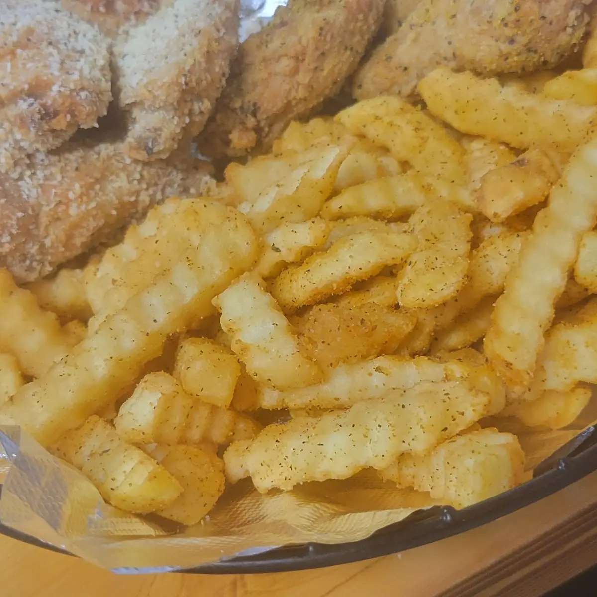 Chicken Wings with Fries