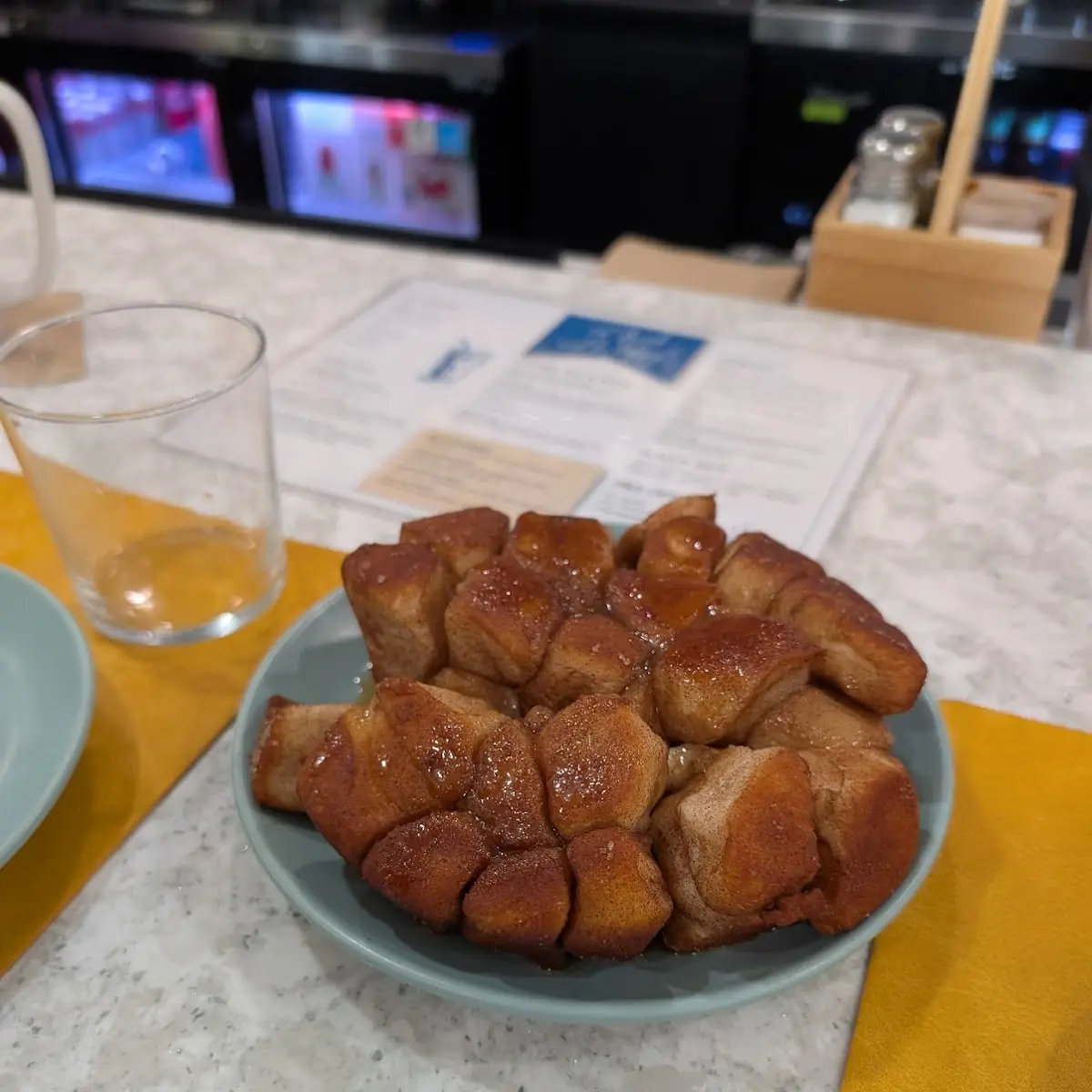 Cinnamon Roll Monkey Bread