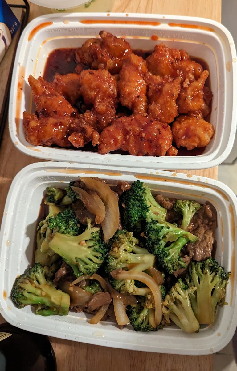 General Tao Beef and Broccoli, Juste Nouilles