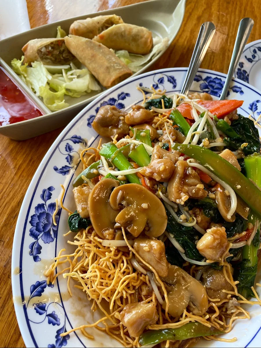 Beef Stir Fried with Rice Noodles Chow Fun
