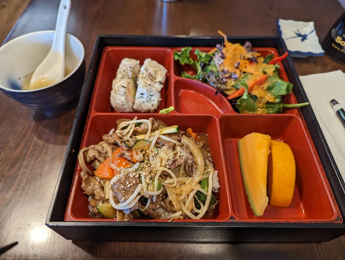 Bento Box a Beef Teriyaki, Oak Bay Bon Sushi