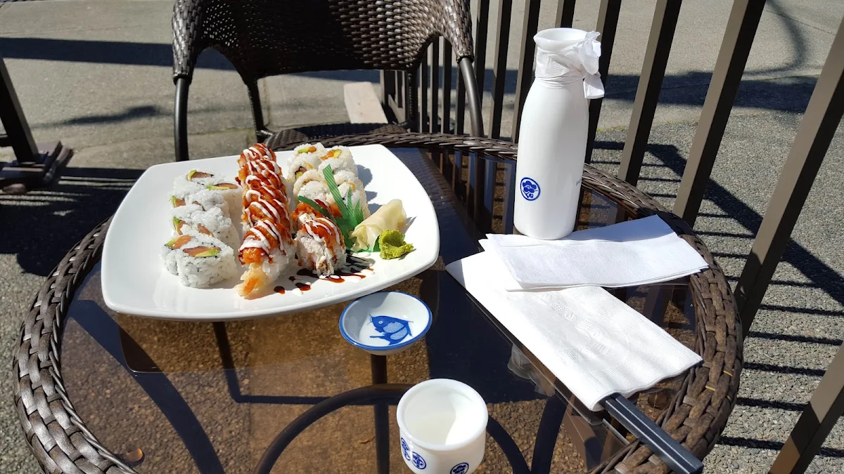Salmon Avocado Roll Spicy Tuna Roll Hot Night Roll Hot Sake, Oak Bay Bon Sushi