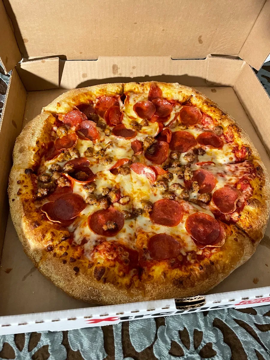 Large Pepperoni Pizza