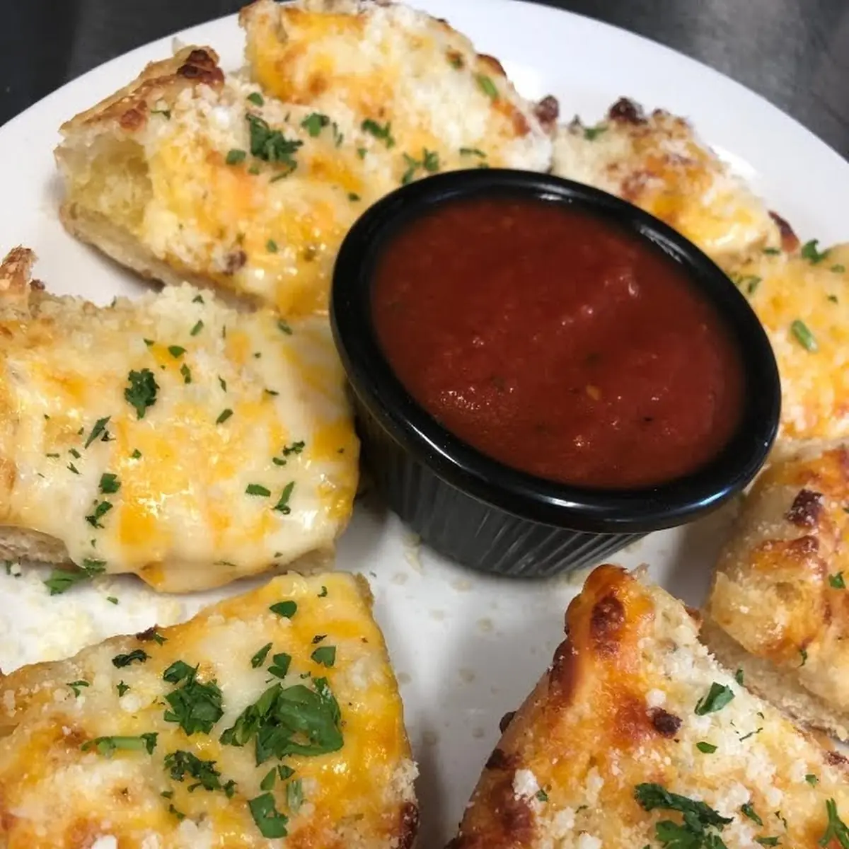 Cheesy Garlic Bread with Marinara