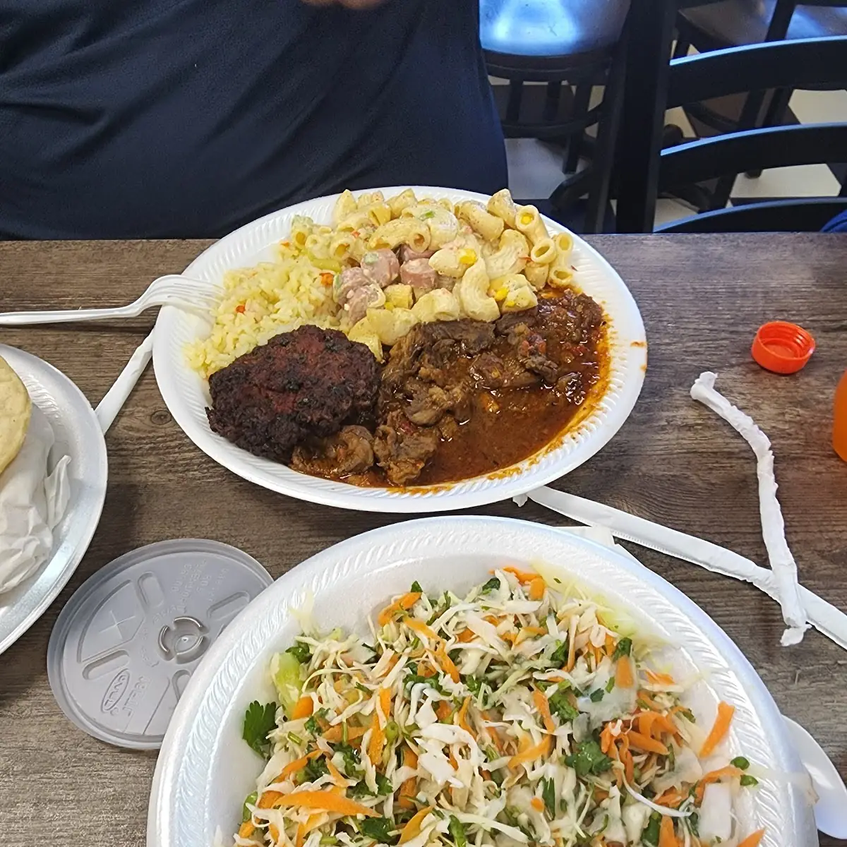 Carne Guisada Arroz Y Ensalada de Coditos