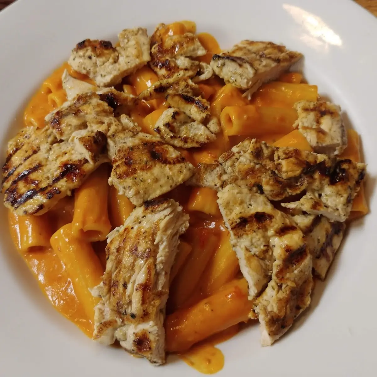Vodka Rigatoni with Grilled Chicken