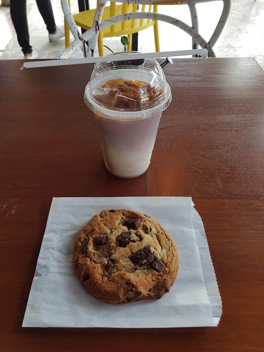 Chocolate Chip Cookie