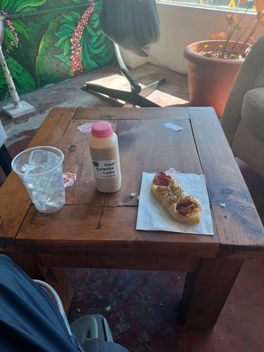 Coqito Latte and Quesito with Turkey Bacon