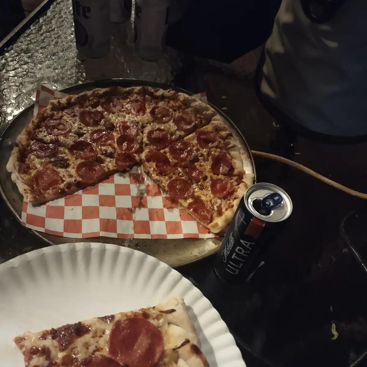 Pepperoni Pizza w Michelob Ultra
