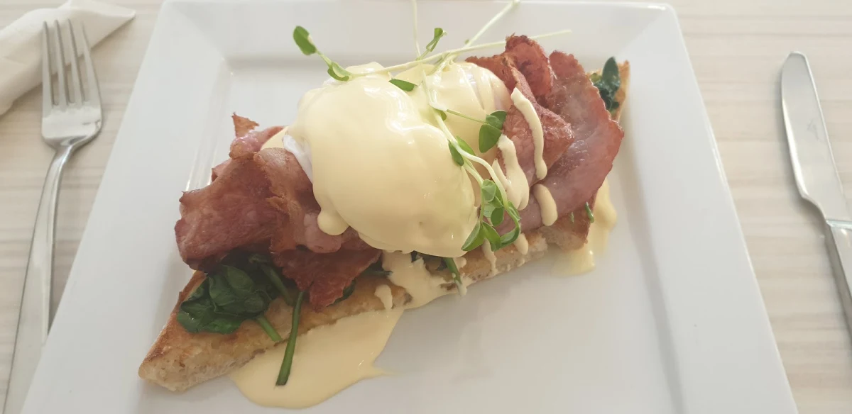 Eggs Benedict with Bacon