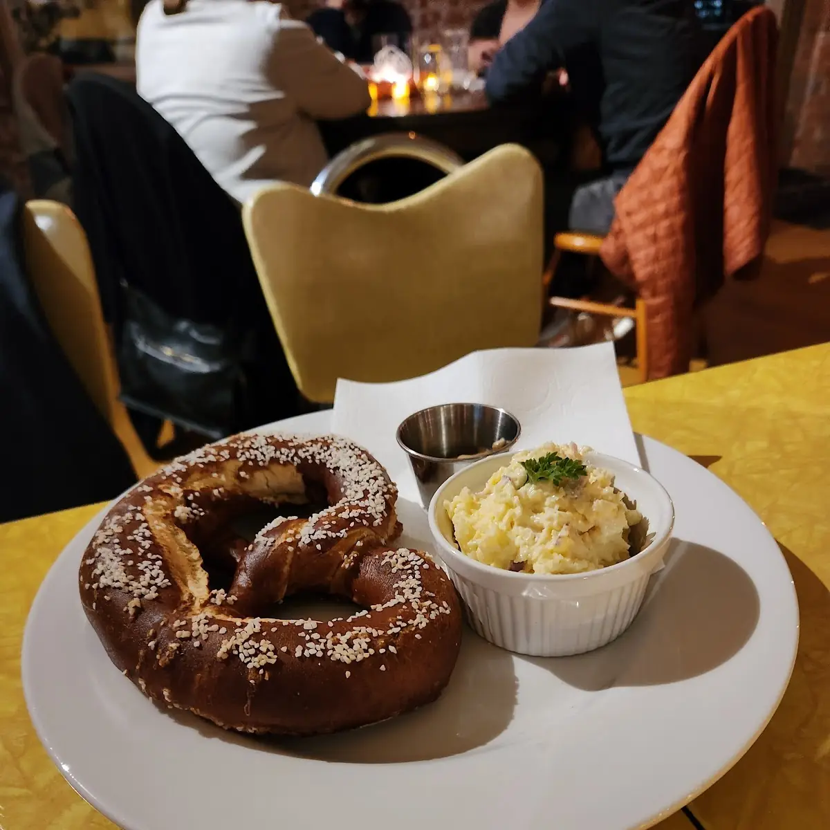 Pretzel and Cheese Smeer