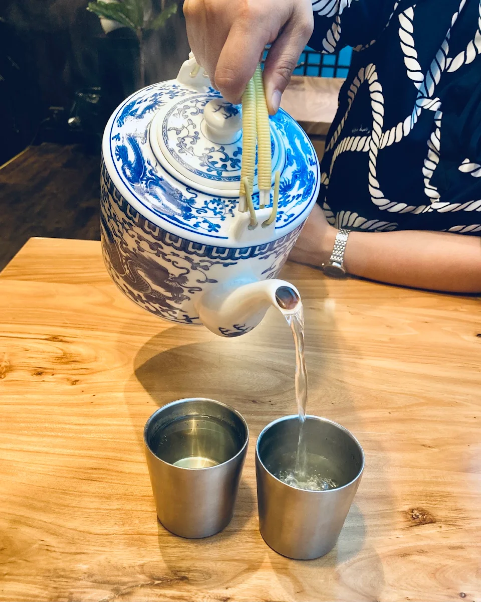 House Tea, Ban Bu Xian Szechuan Cuisine Downtown 半步仙小酒馆（温哥华市中心店）