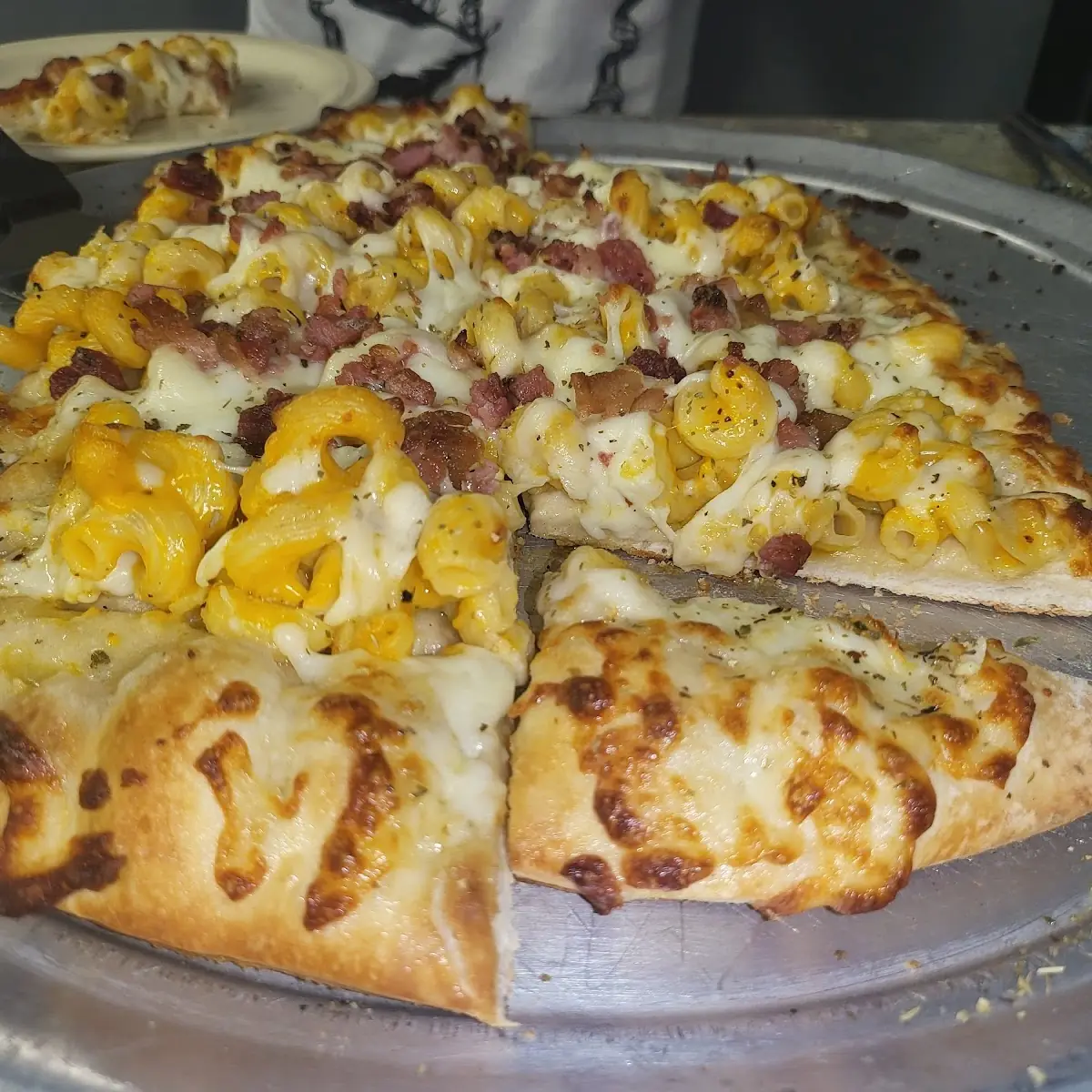Mac and Cheese Pizza