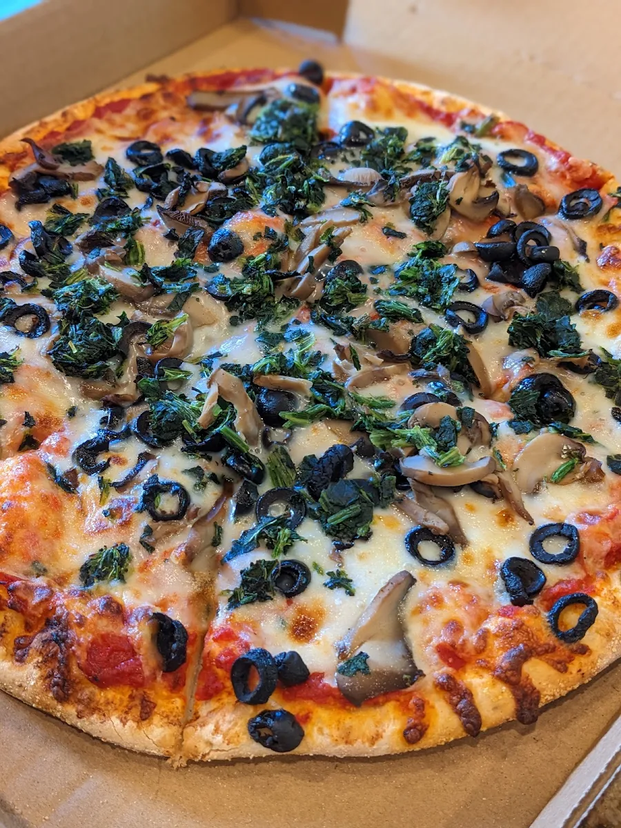 Spinach Olive Mushroom Pizza