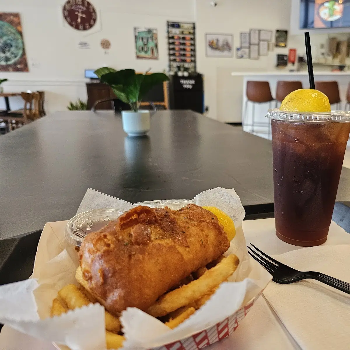 Southern Sweet Tea with Lemon Wedge