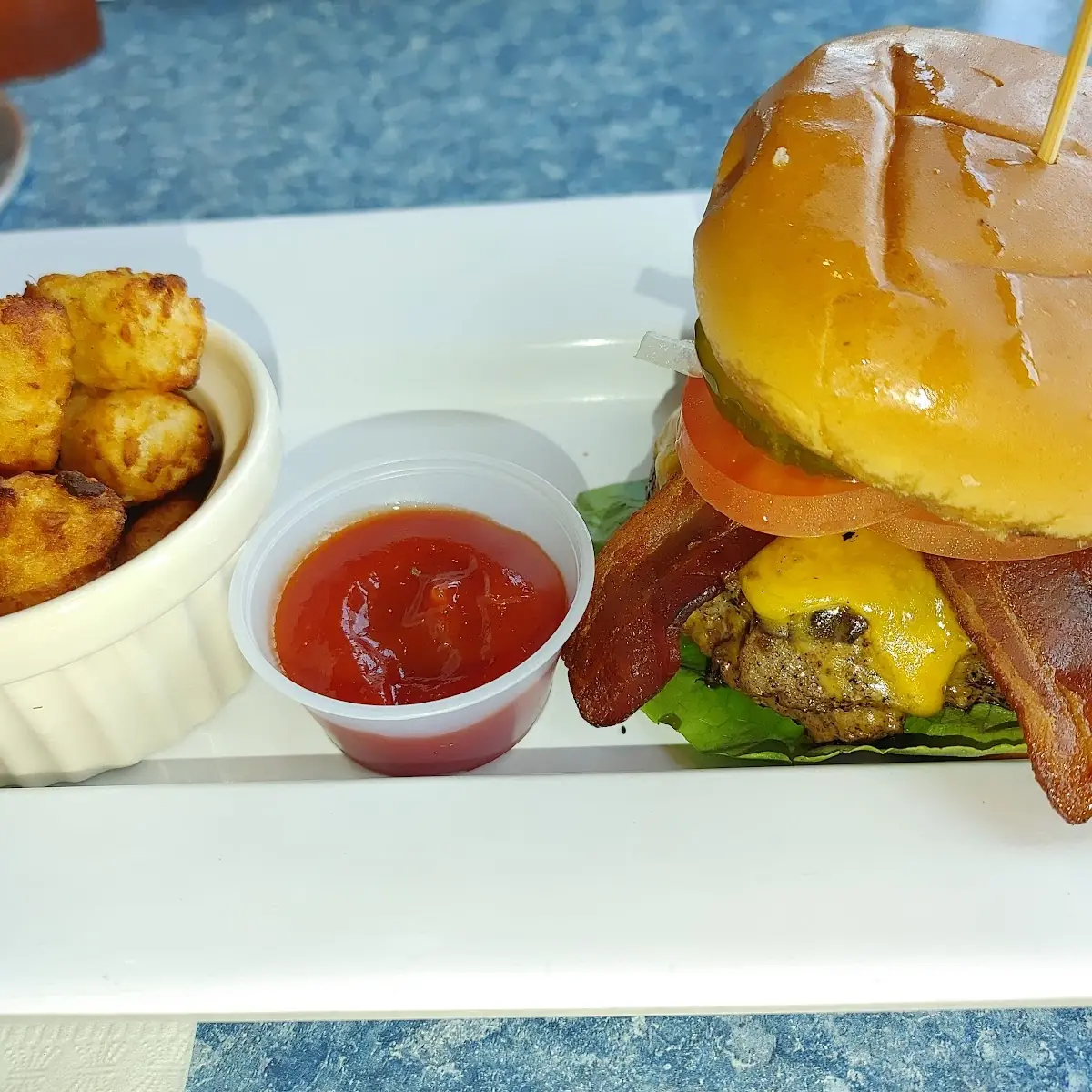 Cheese Burger with Tater Tots