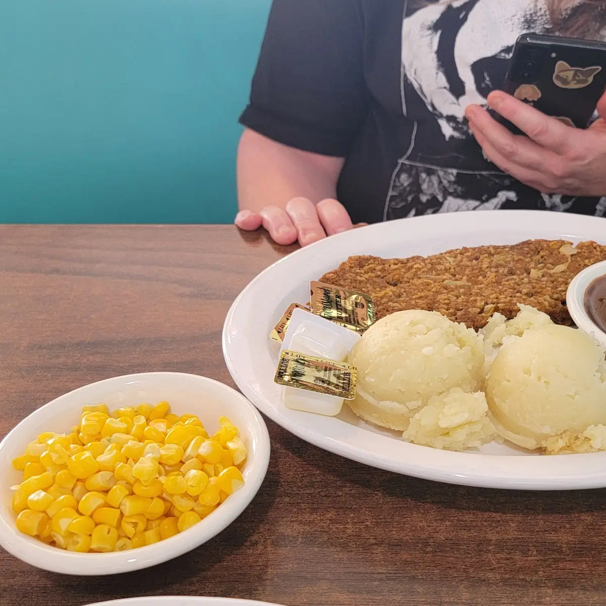Meatloaf with Mashed Potatoes and Corn
