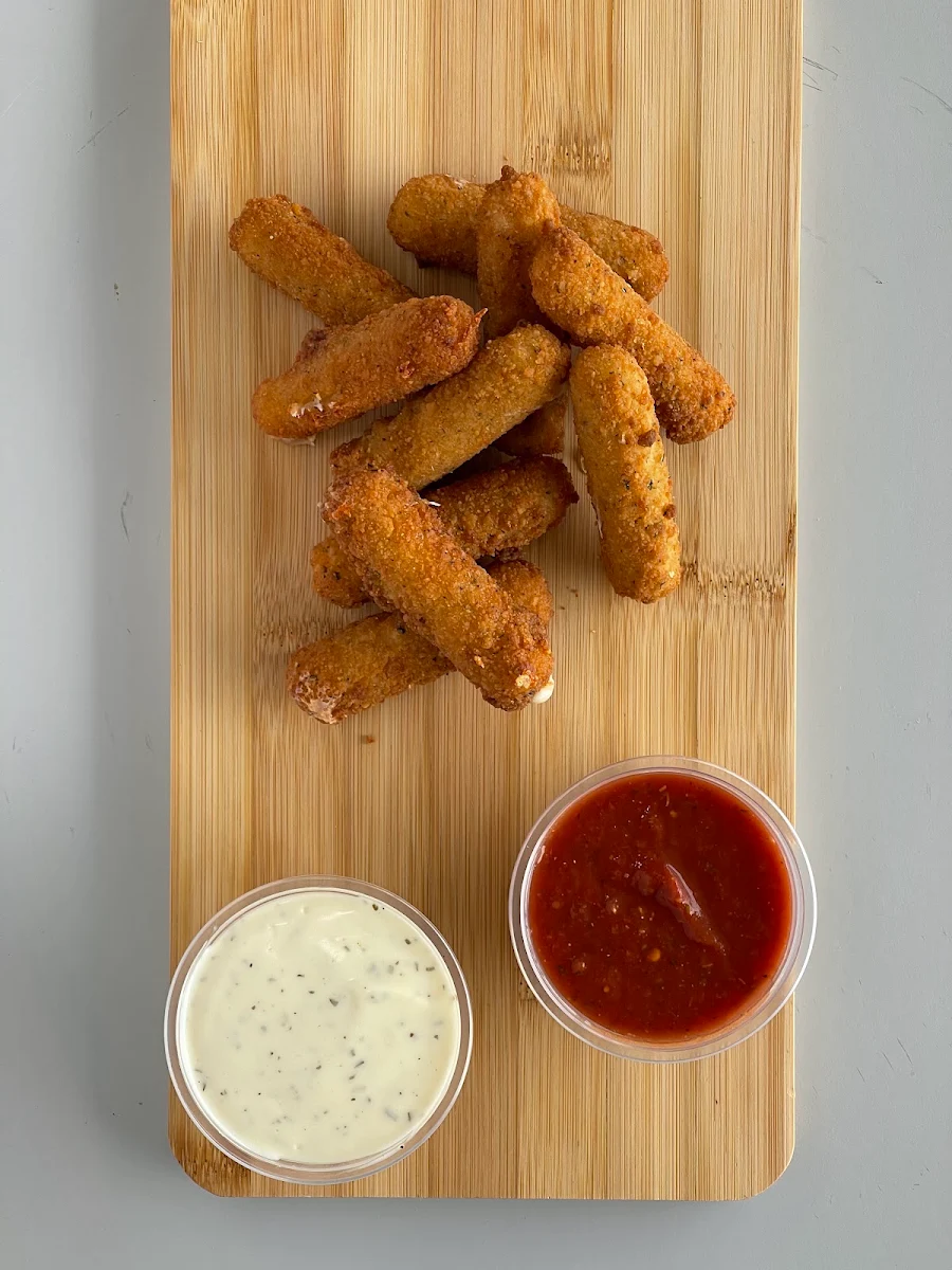 Mozzarella Sticks (10 pcs)