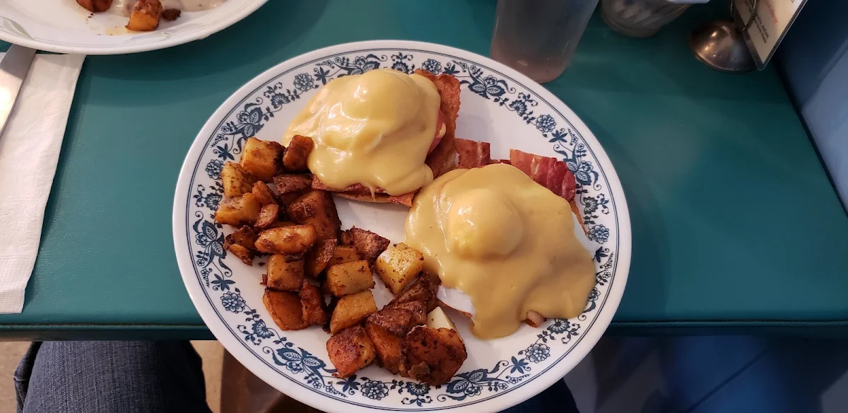 Eggs Florentine w Home Fries