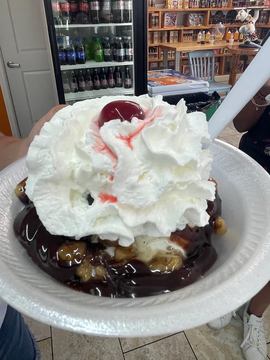 Vanilla Hot Fudge Sundae