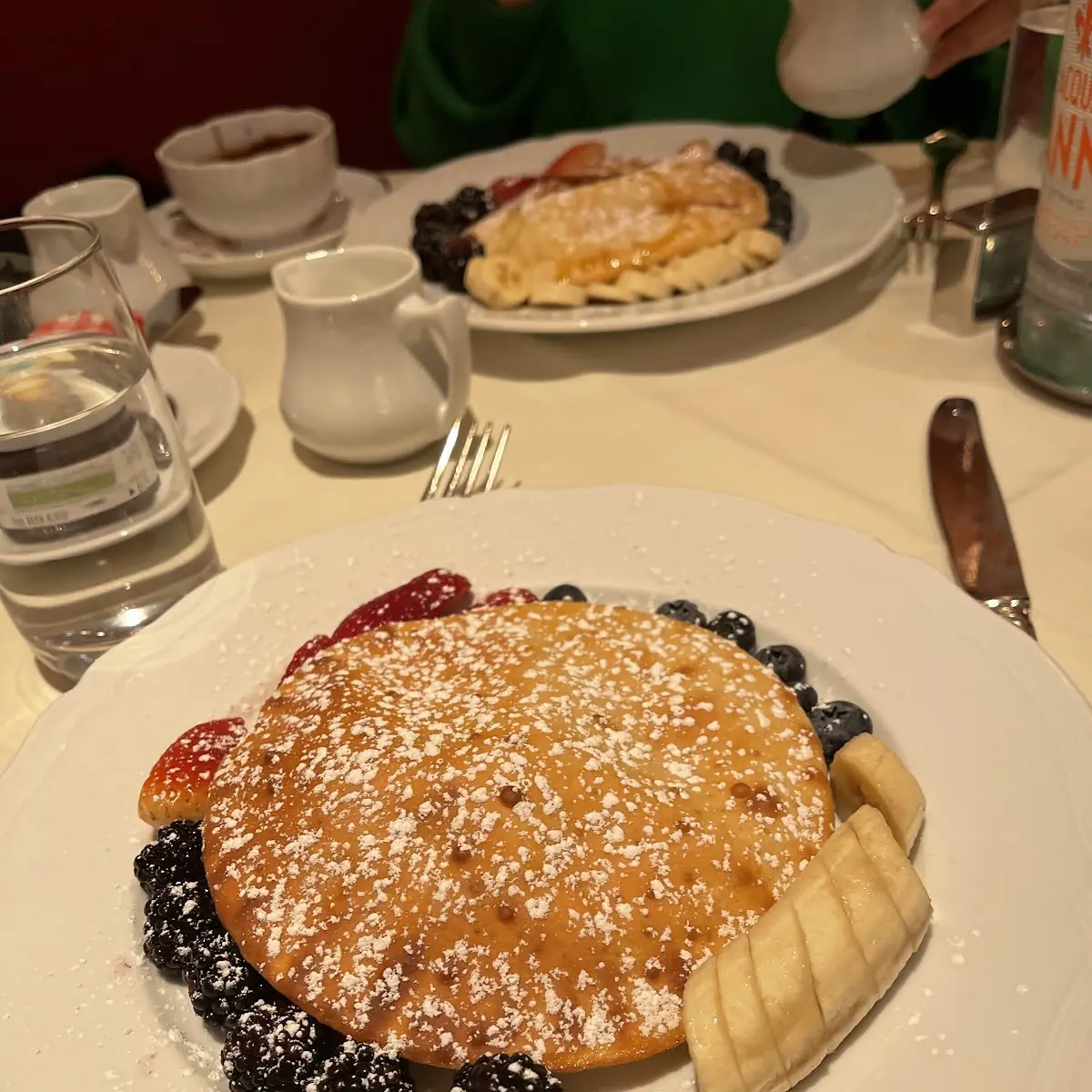 Pancakes with Fresh Fruits