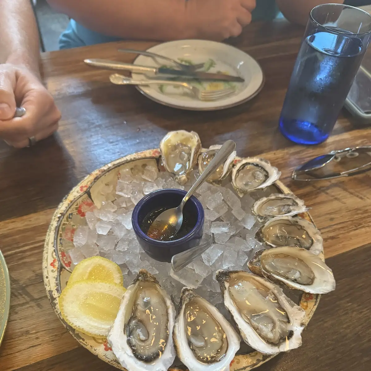 Fresh Raw Oysters with Lemon Sauce