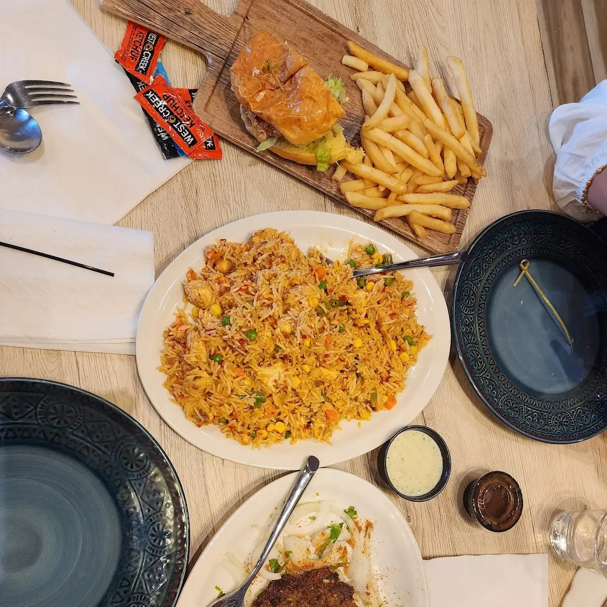 Ovila Jungle Chicken Burger