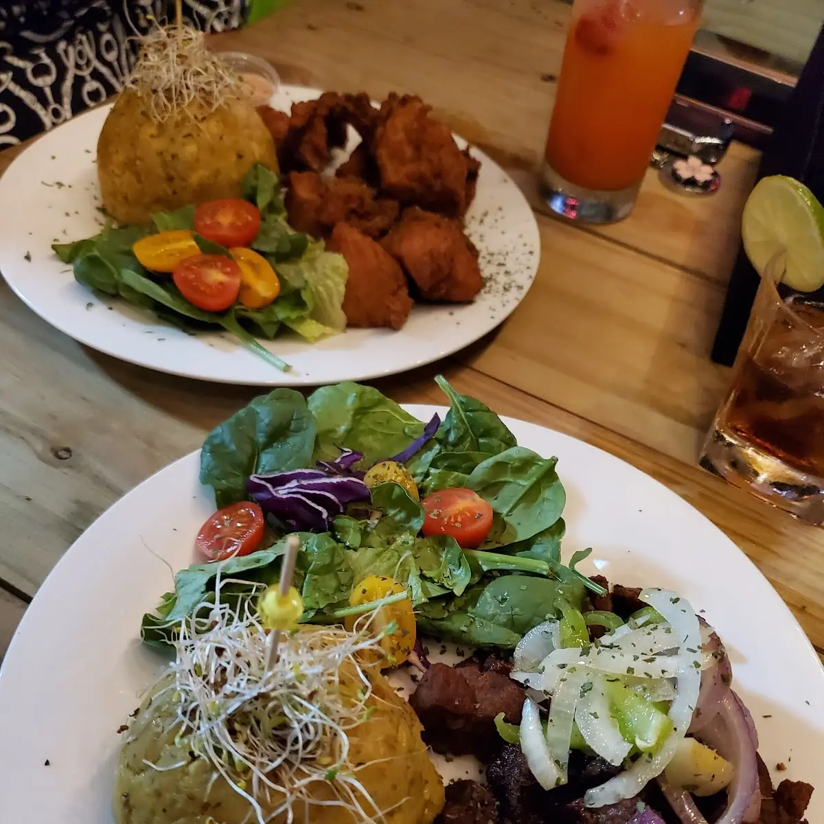 Carne Frita Con Mofongo Chicharrones De Pollo