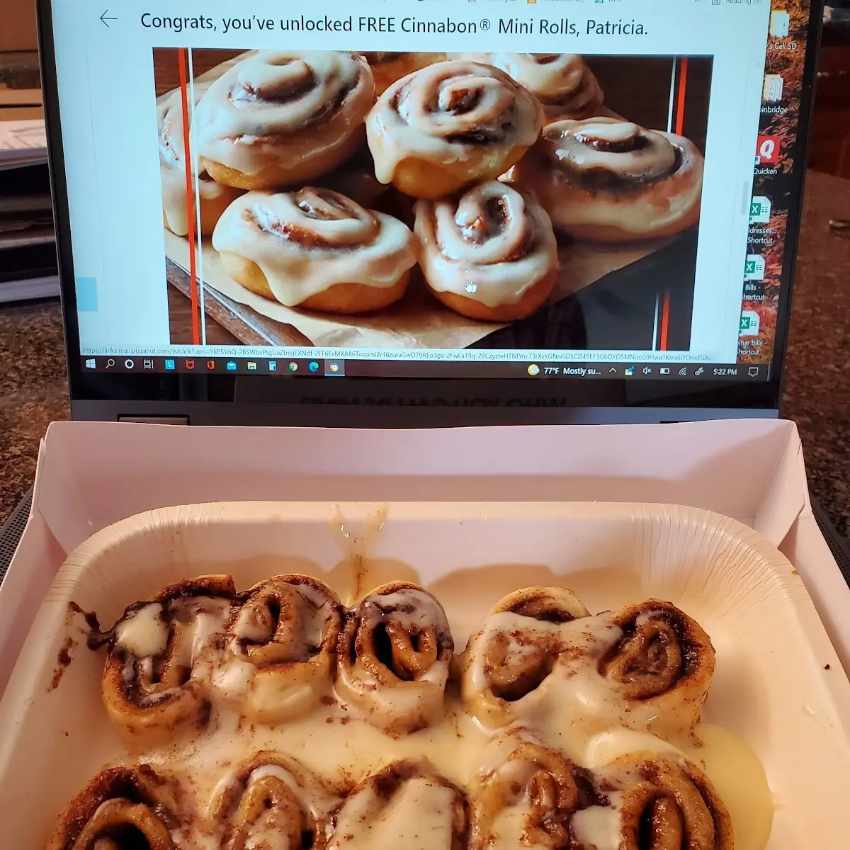Cinnabon Mini Rolls