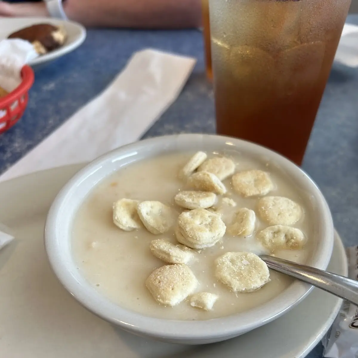 New England Clam Chowder w Crackers