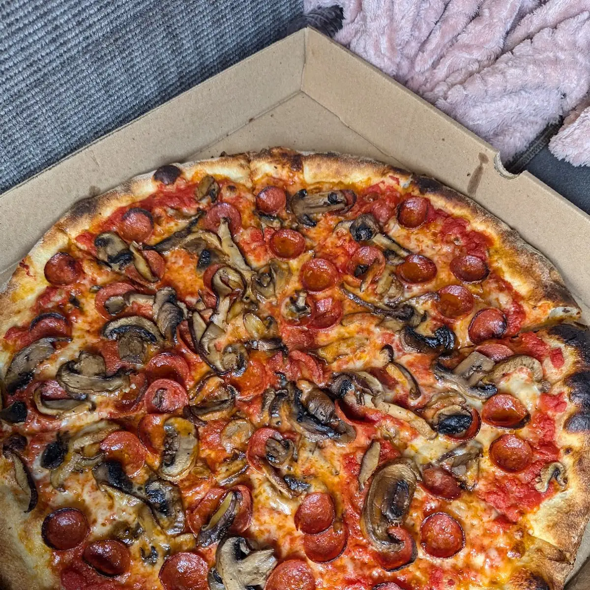 Pepperoni & Mushroom Pizza