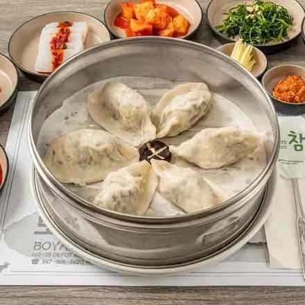 Steamed Dumplings with Dipping Sauce