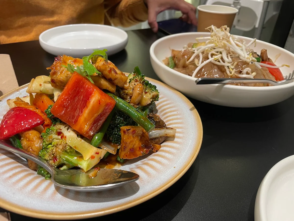 Kee Mao Moo Grob, Sabiang Thai Tallawong