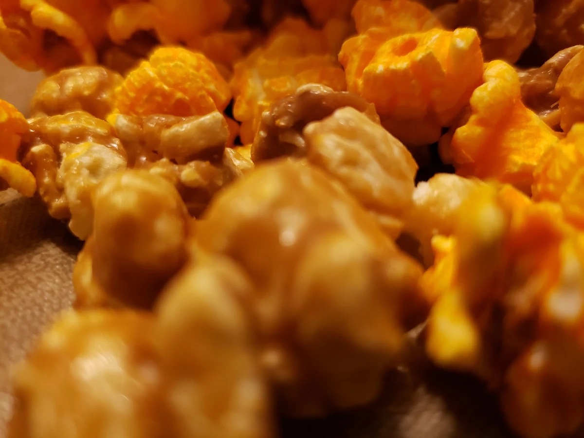 Caramel and Cheddar Cheese Popcorn