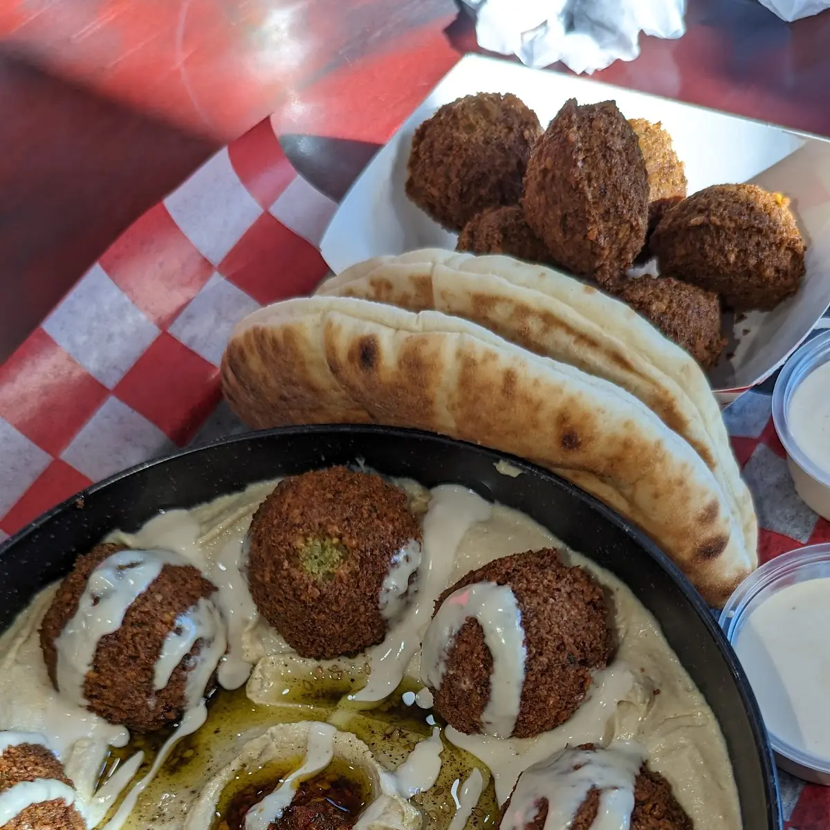 Hummus Falafel / חומוס פלאפל+ 2 pitas