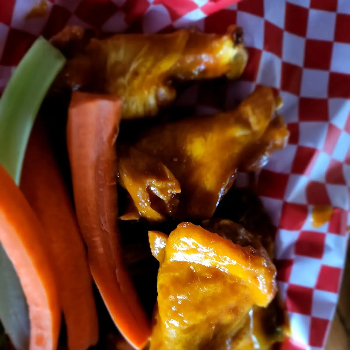 1lb Wings w Celery & Carrots